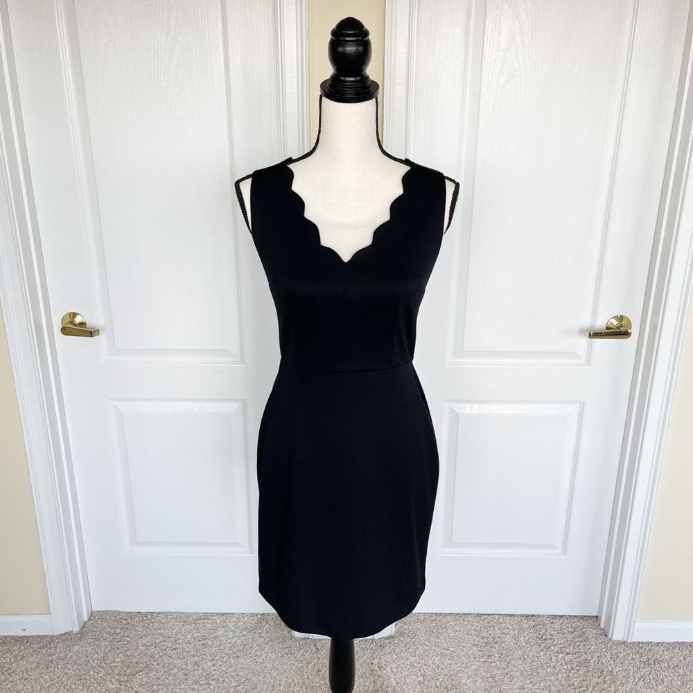 Loft 0P Black Scalloped‎ Heart Neck Sheath Dress